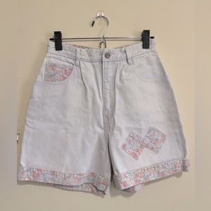 vintage light wash baggy denim shorts w/ floral quilting